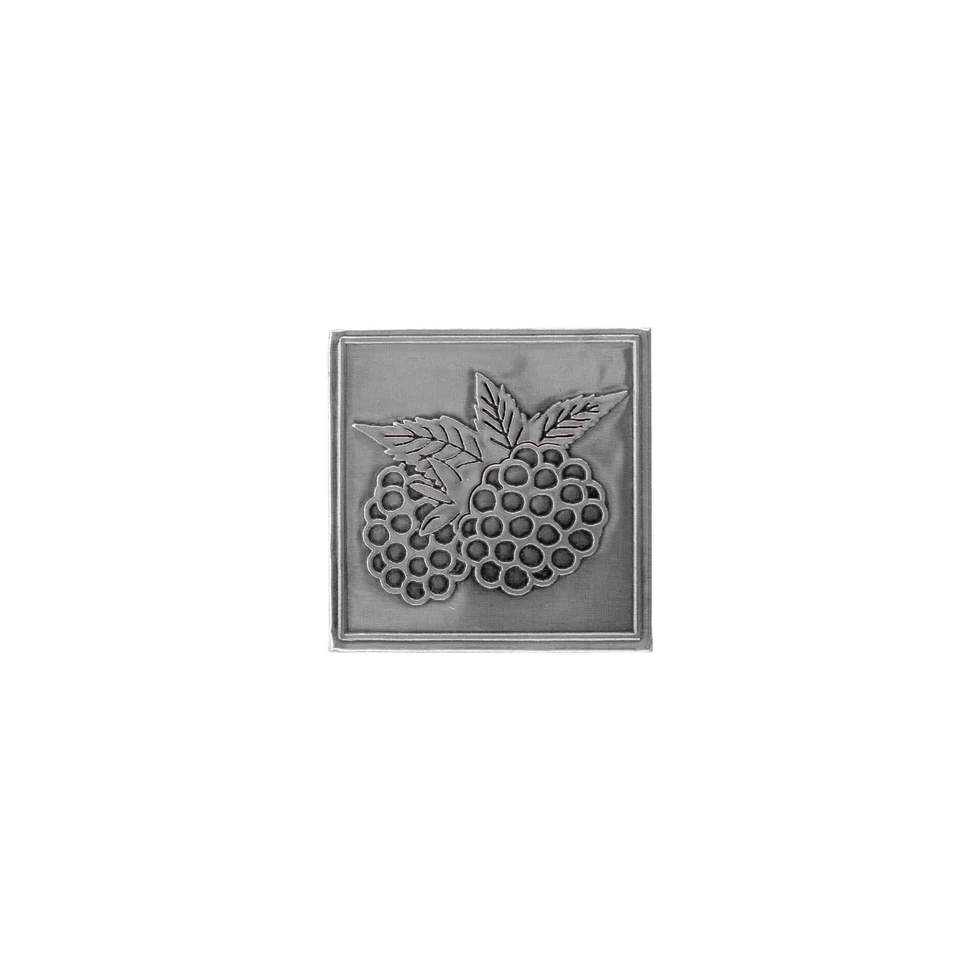 Kositrena naljepnica 'Kupina', kvadratna, metal, srebro Kositrena naljepnica 'Kupina', kvadratna, metal, srebro