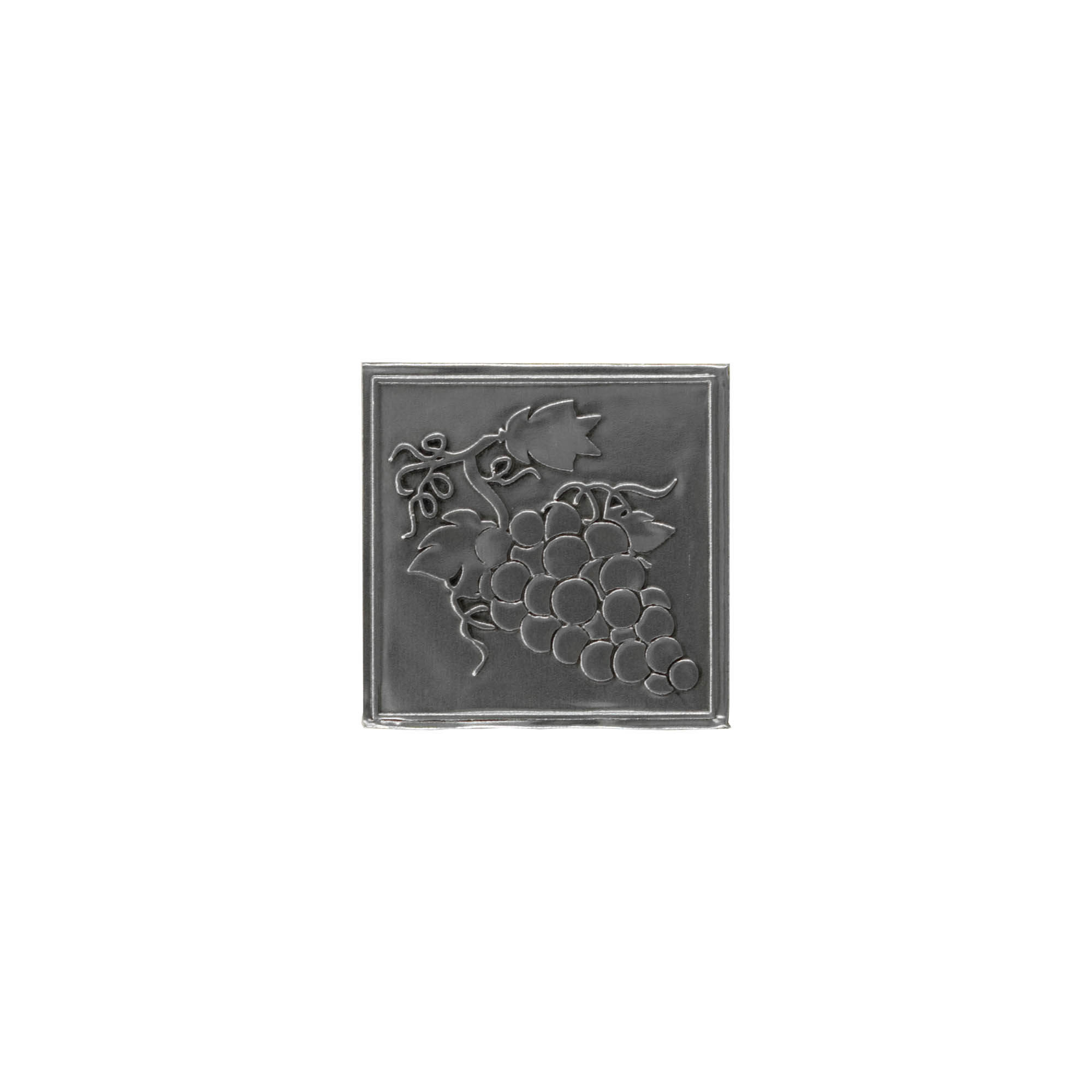 Oznaka od kositra 'Grožđe', kvadratna, metal, srebrna Oznaka od kositra 'Grožđe', kvadratna, metal, srebrna