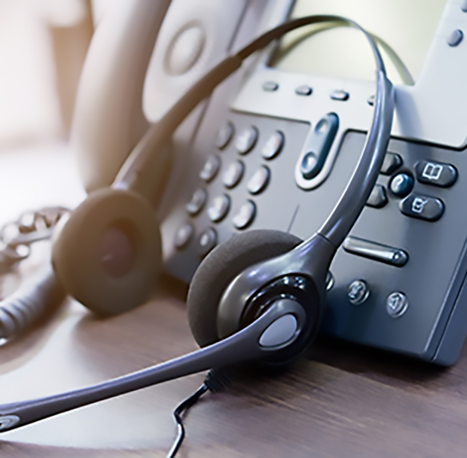 Imate li pitanja? Raspoloženje službe za korisnike: telefon s naslonjenom slušalicom